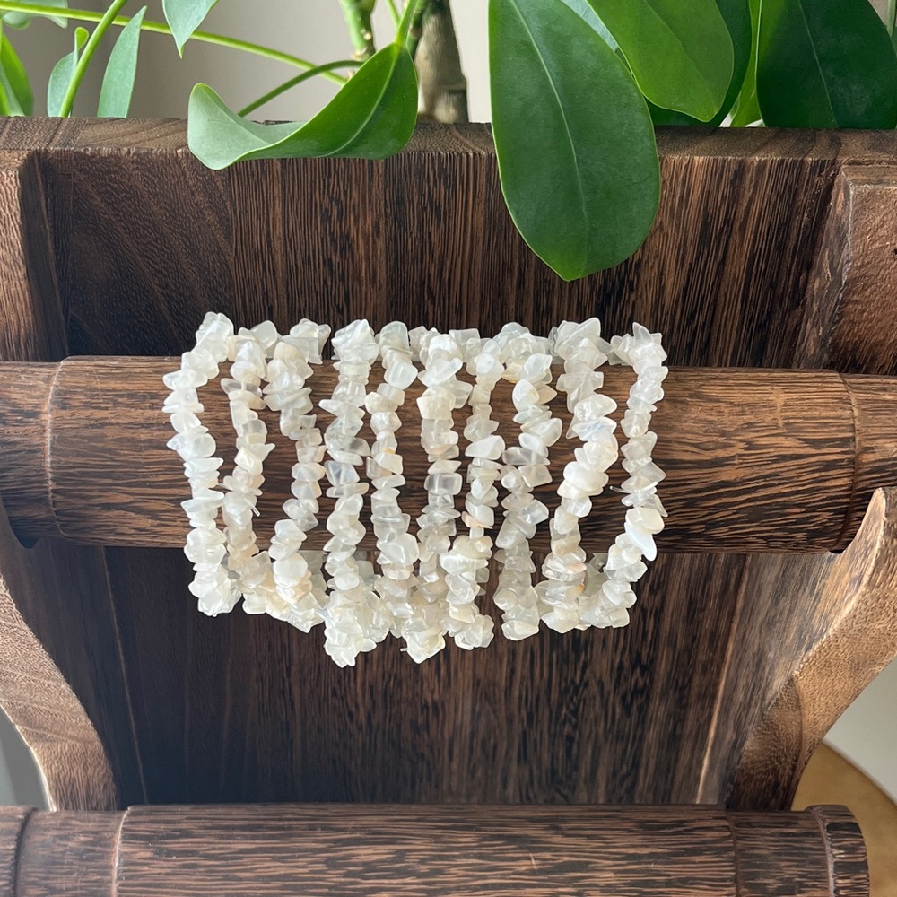 White moonstone bracelet (one)